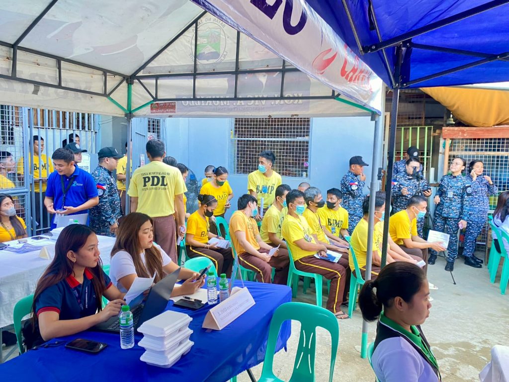 PDL job fair at BJMP Tanza—PCES Inc., BJMP CALABARZON and PESO Tanza assist applicants during the November 2024 recruitment event.